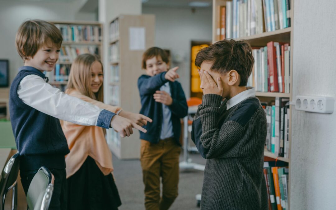 České školy trápí nejhorší klima v rámci 45 zemí: Mediace pomáhá ohroženým dětem znovu najít místo ve škole i chuť se učit